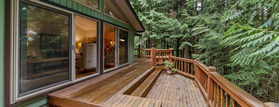 Painting vs. Staining: Which Finish Is Right for Your Deck?